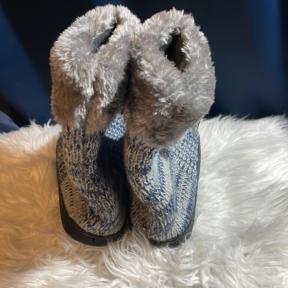 Dallas Cowboys Slippers - Picture 2 of 5